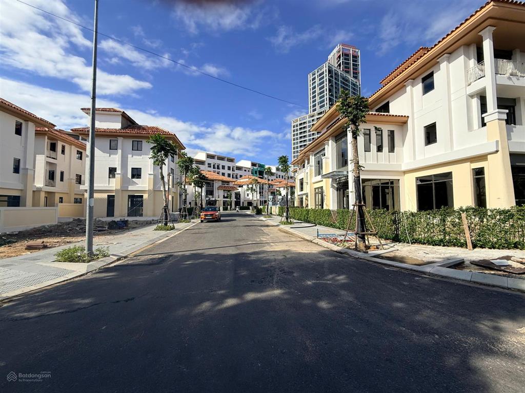 Bán căn góc 2 mặt tiền ngã tư hoài thanh phạm hữu kính 218m2, ngay dãy siêu biệt thự cosmou giá rẻ