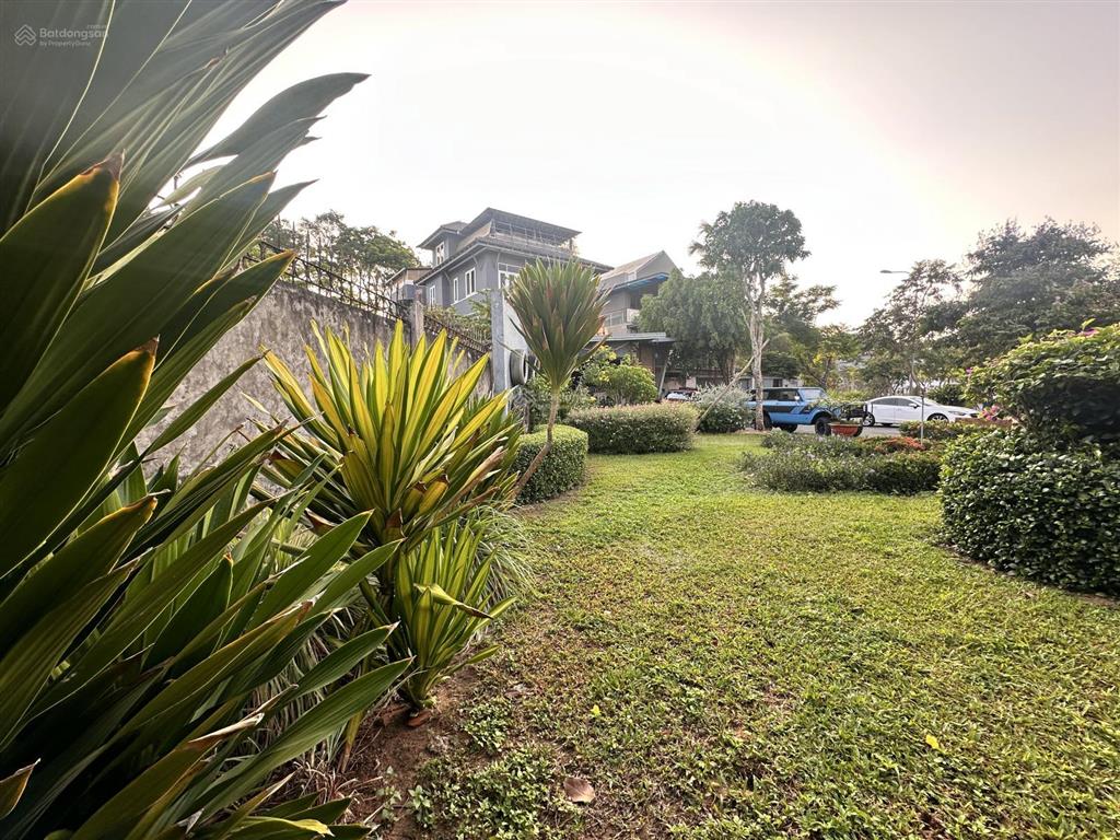 Bán biệt thự giá cực chất 36 tỷ, dtcn 415.3m2 tại 32 thảo nguyên sài gòn, q9, tp. hcm