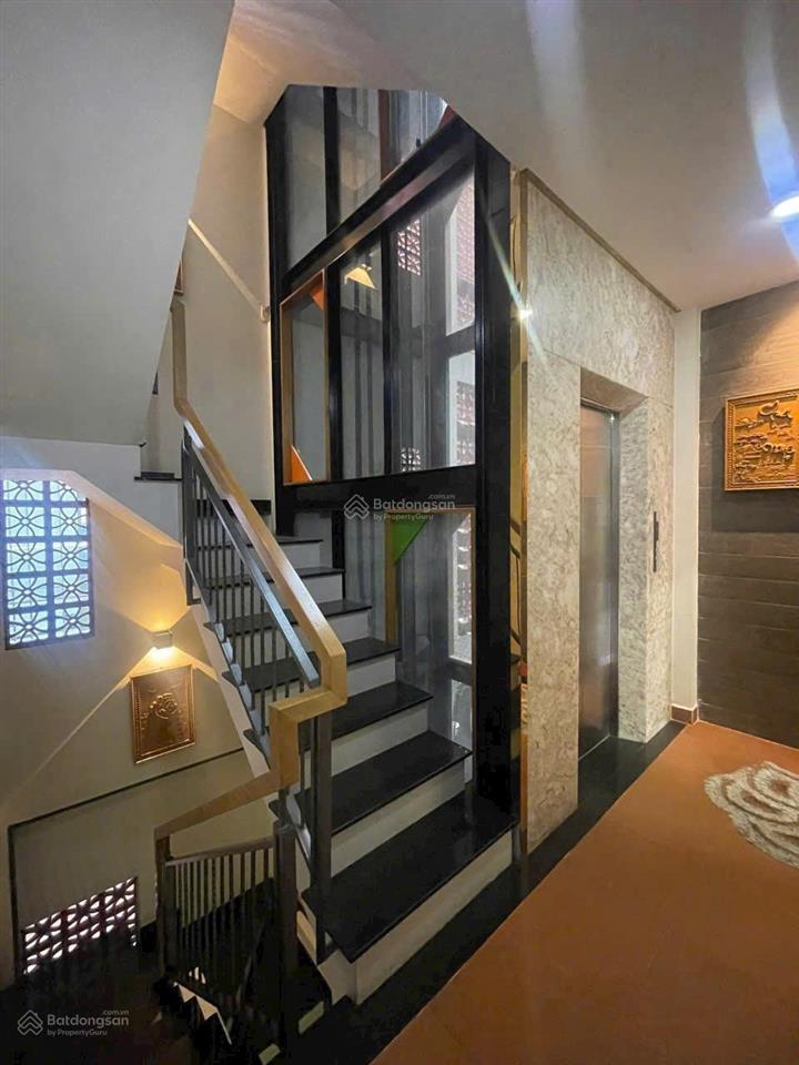 Biệt thự  ngang 8m  giáp quận 1  dt 8m x 13m  4 tầng  thang máy