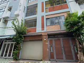 Biệt thự  ngang 8m  giáp quận 1  dt 8m x 13m  4 tầng  thang máy