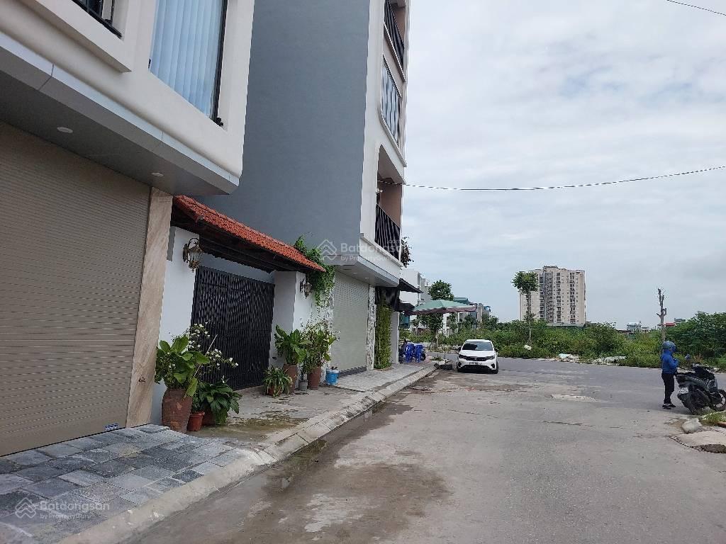 Ngọc lâm 40m2 mt4,3m 6 tầng thang máy hàng hiếm giữa trung tâm view công viên chủ cần bán gấp