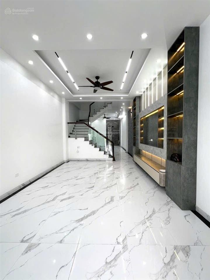 Hot. bán nhà lô góc bãi viên  xuân thuỷ. ô tô đỗ cửa