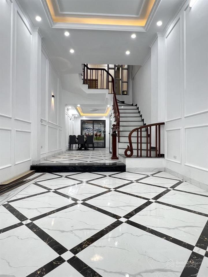 Chính chủ gửi bán. nhà 50m2 có gác lửng đẹp như hình. nhà full nội thất