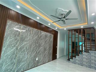 Bán nhà chân cầu tự khoát 40m2 5 tầng 4,3 tỉ