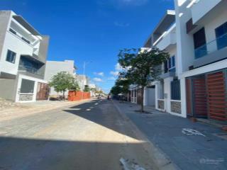 Bán nhà phố 3 lầu bà rịa city gate, 120m2 giá 4.2 tỷ, đã có sổ hồng.