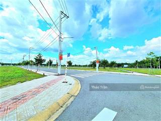 Lô góc 3 mặt tiền đường lớn + lối thoát hiểm , mở quán cà phê kinh doanh đẹp, giá 1tyxx