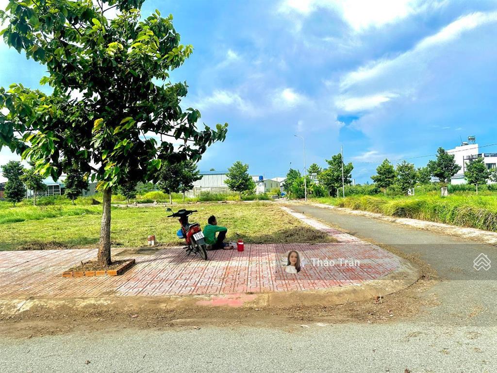 Chính chủ cặp góc 200m2, giá cực rẻ  ngay tthc thủ thừa, bán nhanh