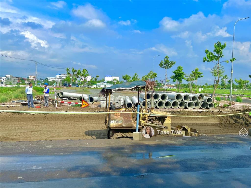 Chính chủ cặp góc 200m2, giá cực rẻ  ngay tthc thủ thừa, bán nhanh