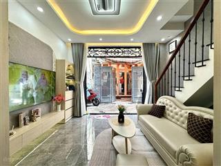 Nhỉnh 6 tỷ  cầu diễn  35m ngõ riêng  lô góc  ô tô đỗ cửa
