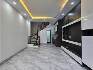 Nhỉnh 5 tỷ  văn tiến dũng  5 tầng 3 ngủ  sát phố  1 nhà ô tô tránh