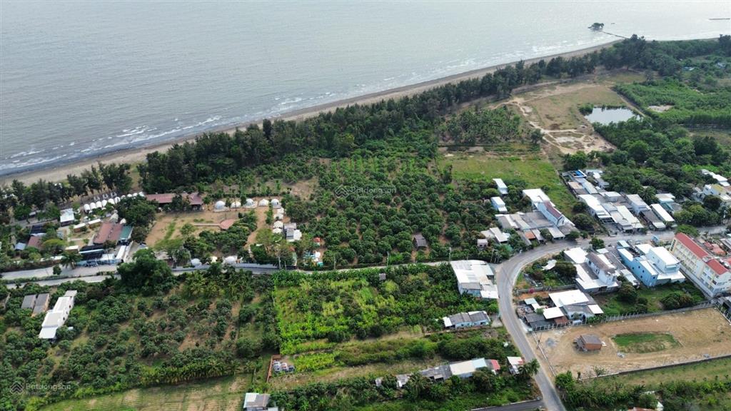 Bán đất xã long hòa, cần giờ diện tích 3829m2, có 2000m2 thổ cư, đường bê tông 6m, cách vingoup 70m