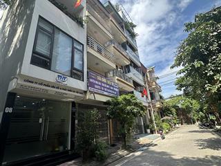 Bán gấp nhà phân lô oto tránh vị trí cực đẹp vỉa hè đá bóng 105m 33 tỷ