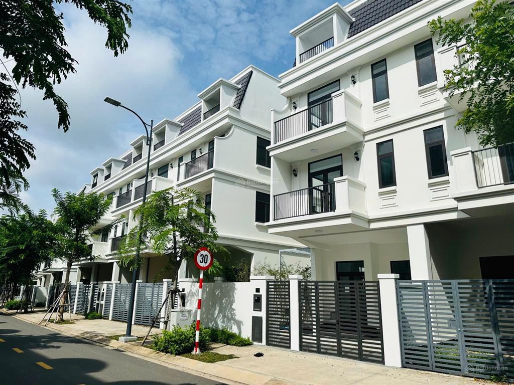 Nhà phố lavida xây dựng 5x13m, ngay sát căn góc rất thoáng  đã có sổ hồng  giá tốt 7,750 tỷ