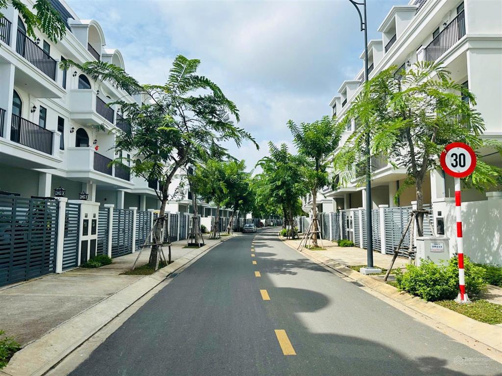 Nhà phố lavida xây dựng 5x13m, ngay sát căn góc rất thoáng  đã có sổ hồng  giá tốt 7,750 tỷ