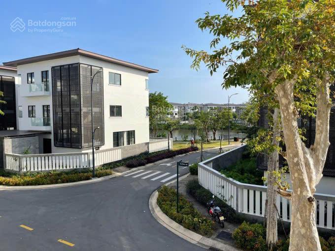 Nhà phố lavida xây dựng 5x13m, ngay sát căn góc rất thoáng  đã có sổ hồng  giá tốt 7,750 tỷ