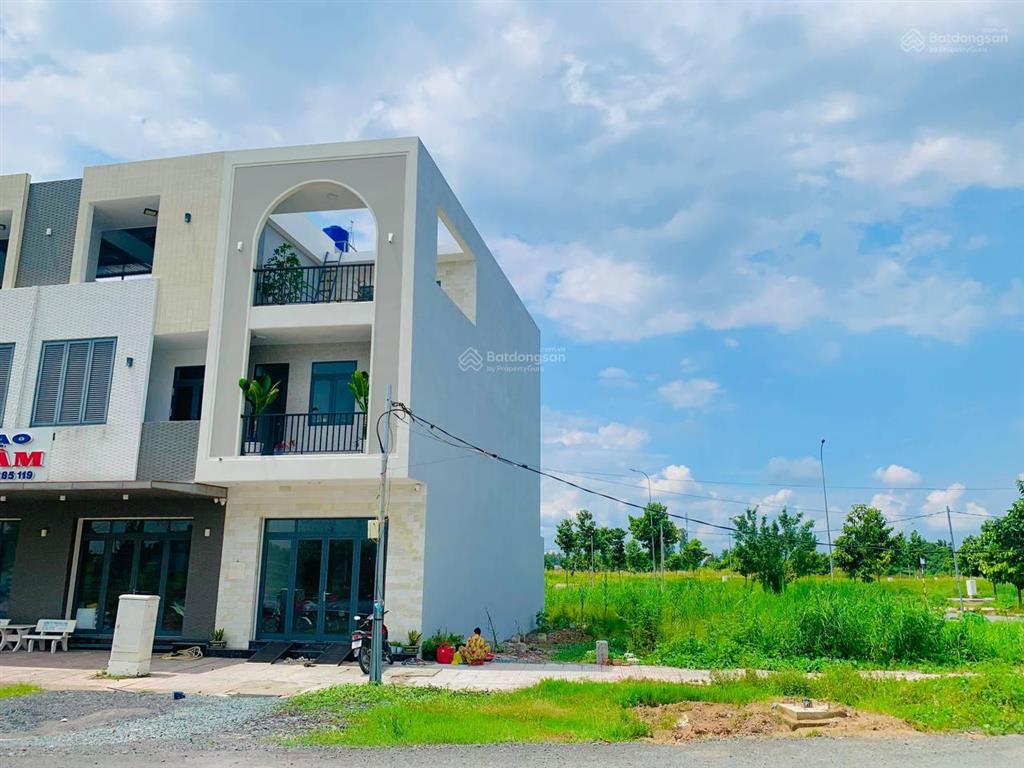 Cần tiền gấp bán lô đất đẹp sát đại lý gạo trung tâm thủ thừa diện tích 100m²