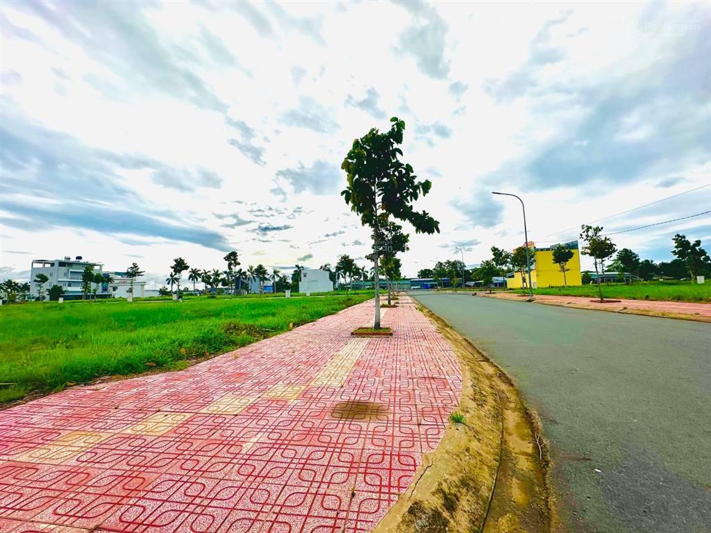 Đất đẹp trung tâm thủ thừa 100m2 thổ cư đường xe hơi giá tốt cho người chốt nhanh