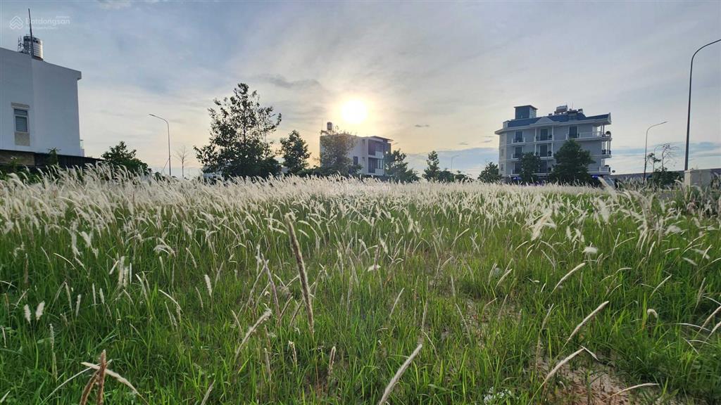 Chính chủ cần bán nhanh đất long hưng khu 5 kế aqua và lô góc 3 mặt tiền sát sông