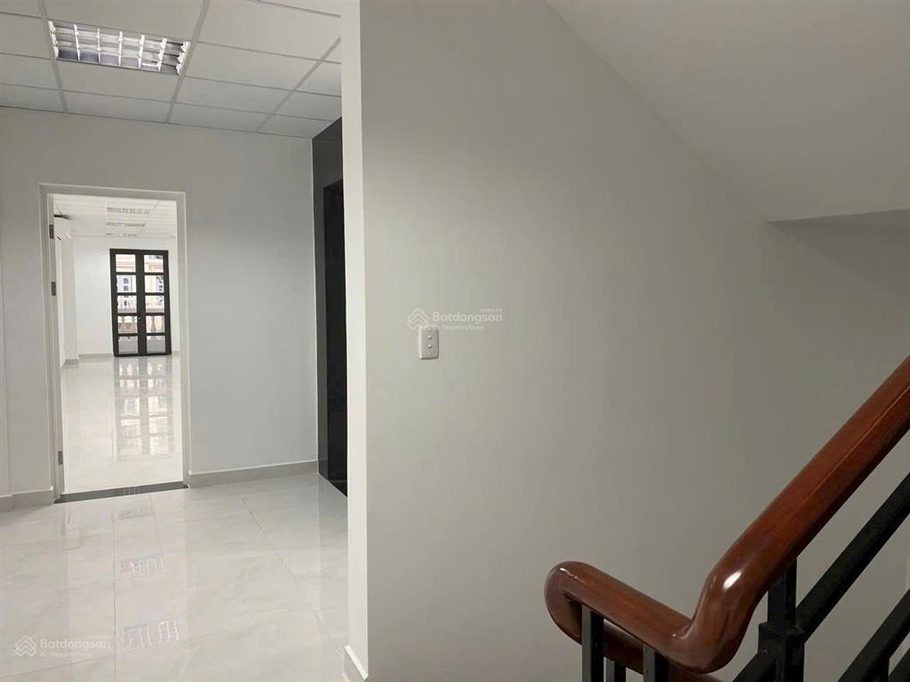 Cho thuê nguyên sàn trống suốt văn phòng 13tr có thang máy mặt tiền khu cityland p10 gò vấp