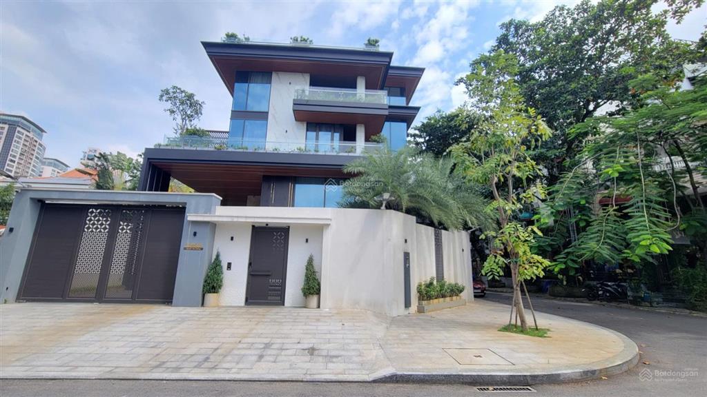 Biệt thự thảo điền hồ bơi sân vườn, cn 305m2, mặt tiền thái ly, q2, hầm 3 tầng full nội thất