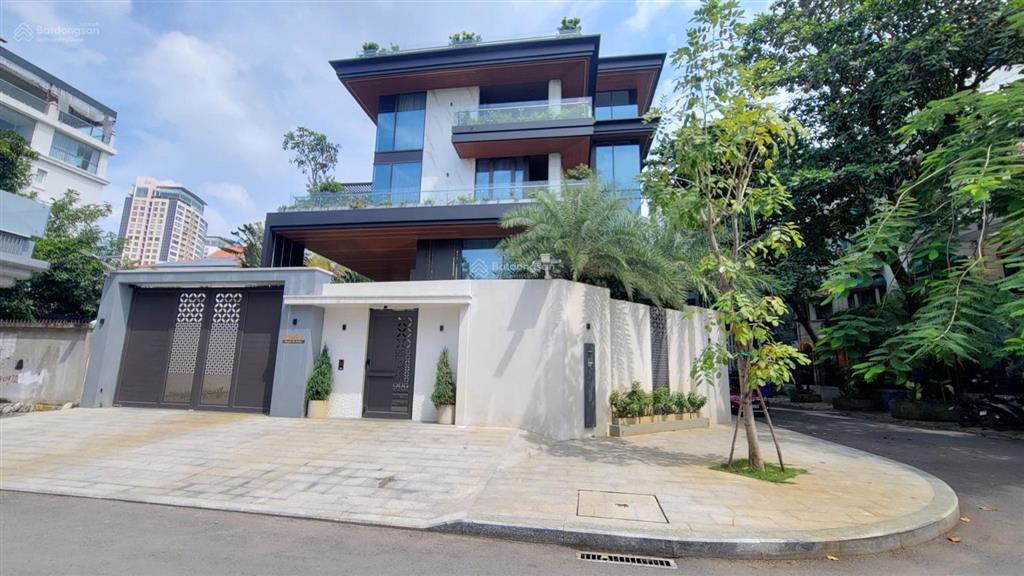 Biệt thự thảo điền hồ bơi sân vườn, cn 305m2, mặt tiền thái ly, q2, hầm 3 tầng full nội thất