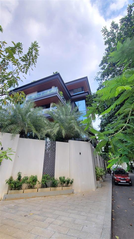 Biệt thự thảo điền hồ bơi sân vườn, cn 305m2, mặt tiền thái ly, q2, hầm 3 tầng full nội thất