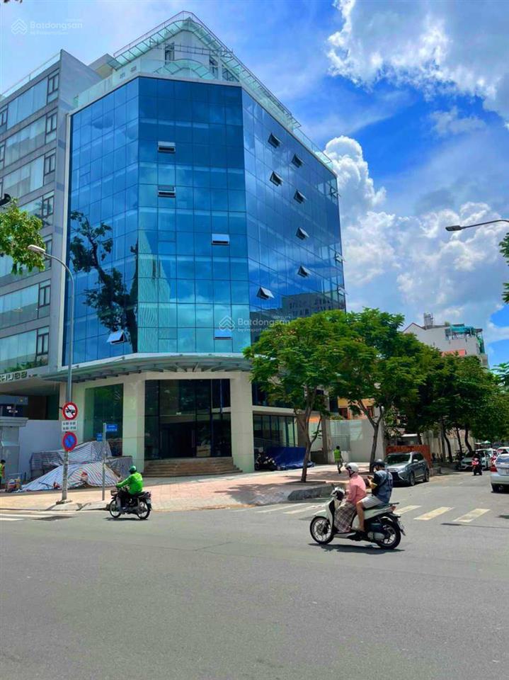 Tòa building góc 2 mặt tiền bến thành quận 1  dt 14x30m  2 hầm 10 tầng  hđt 12 tỷ/năm
