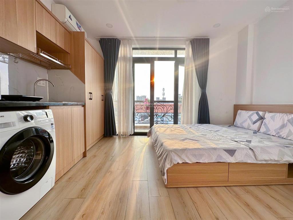 Cho thuê căn hộ cao cấp mới  có balcony  rộng 32m2  đường cách mạng tháng tám q3