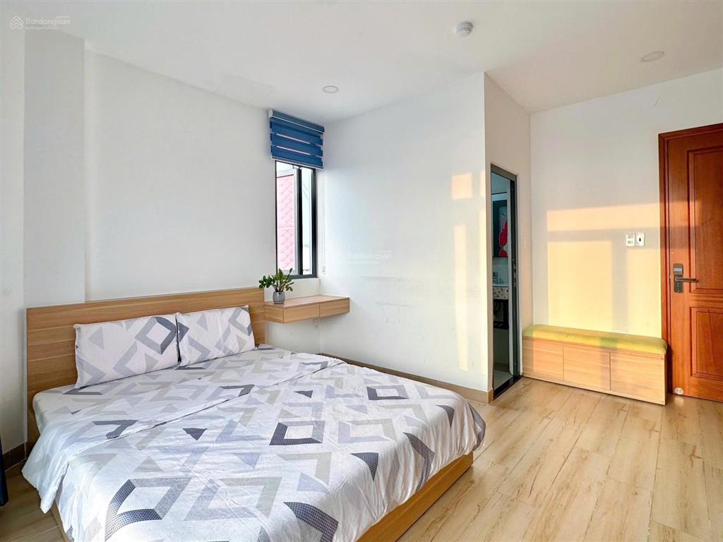 Cho thuê căn hộ cao cấp mới  có balcony  rộng 32m2  đường cách mạng tháng tám q3