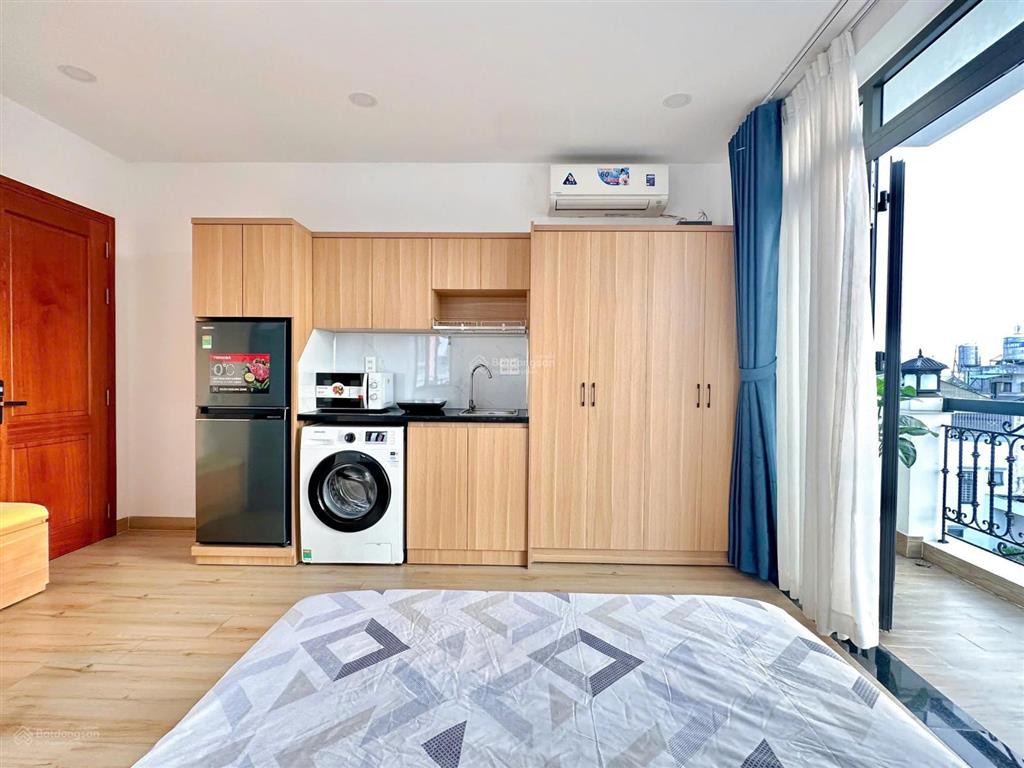 Cho thuê căn hộ cao cấp mới  có balcony  rộng 32m2  đường cách mạng tháng tám q3