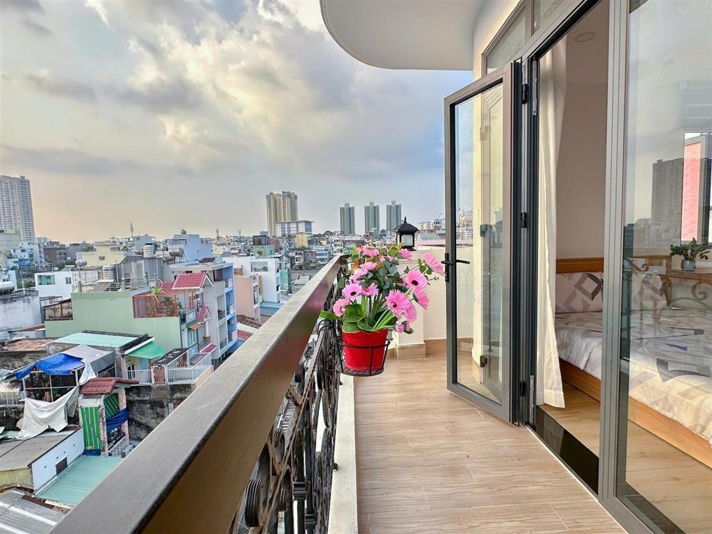 Cho thuê căn hộ cao cấp mới  có balcony  rộng 32m2  đường cách mạng tháng tám q3