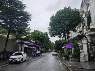 Siêu phẩm biệt thự phố trung văn  lô góc  vỉa hè  thang máy kinh doanh cực đỉnh  2 mặt phố