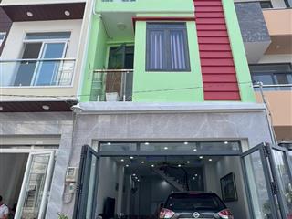 Nc nhà 1 trệt + 2 lầu + tum + 2 sân thượng trước + sau. ngay đh marketting cấp 3. võ văn hát. q9