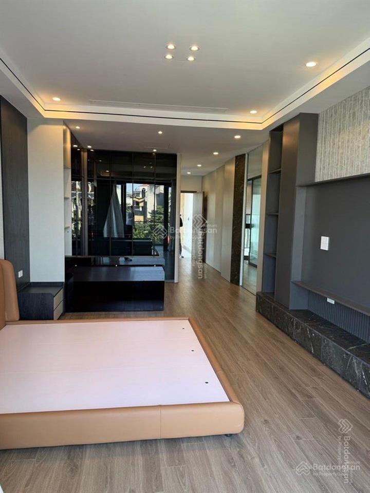 Nhà phố vũ đức thận 100m2 7 tầng thang máy đường ô tô thông, trước nhà ô tô tránh