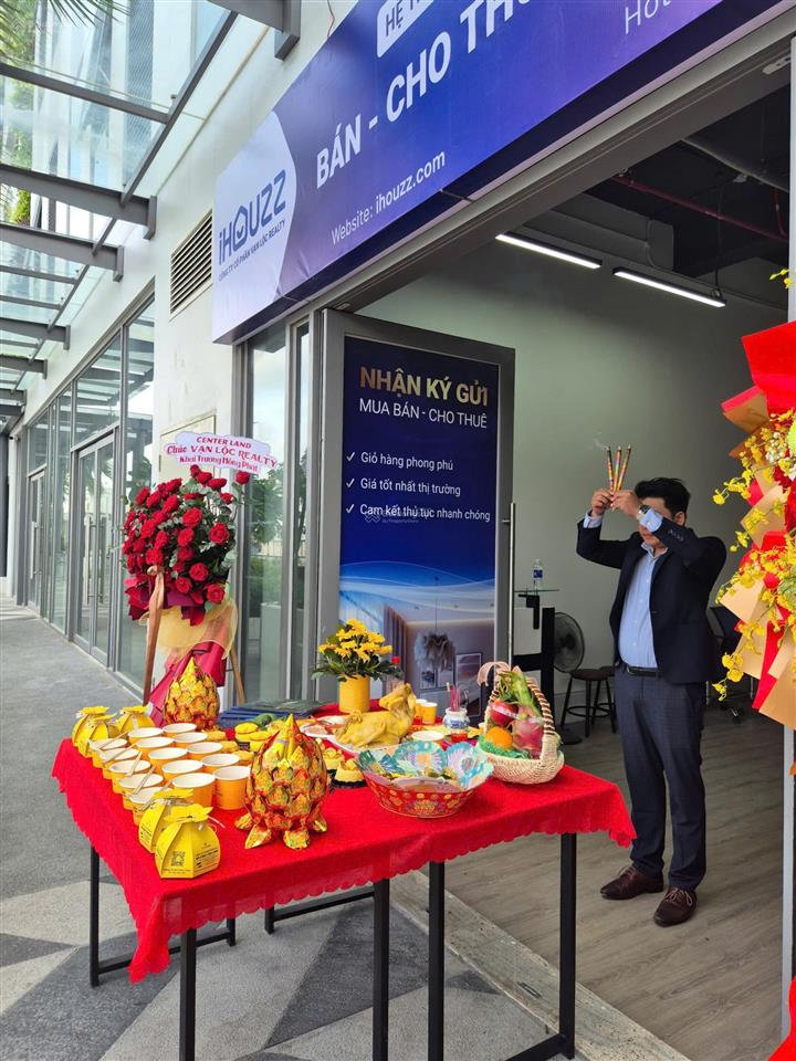 Cho thuê 1 mặt bằng kinh doanh 100m2 ngay chung cư 2000 người và khu dân cư vạn phúc city