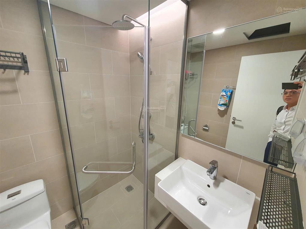 Bán căn hộ 1 phòng ngủ 50m2, giá 4,4 tỷ (sổ hồng), tầng đẹp view nội khu hồ bơi + công viên