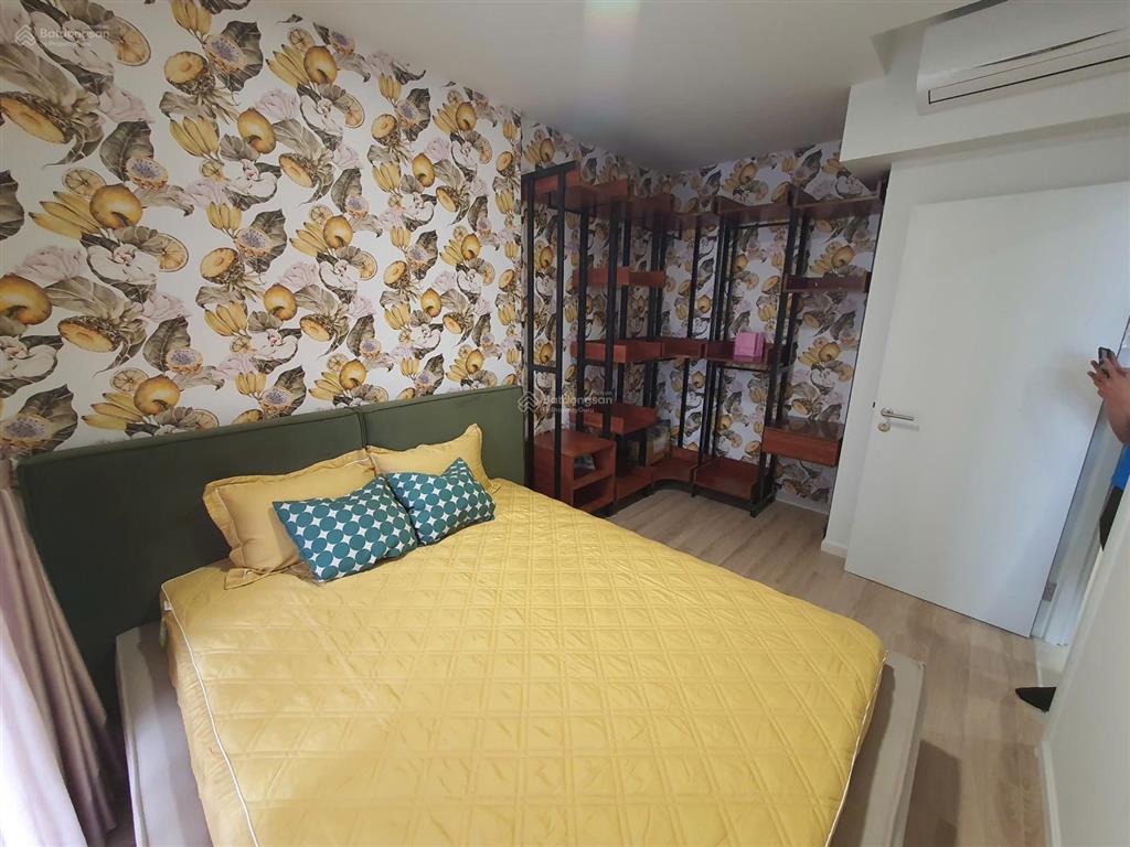 Bán căn hộ 1 phòng ngủ 50m2, giá 4,4 tỷ (sổ hồng), tầng đẹp view nội khu hồ bơi + công viên