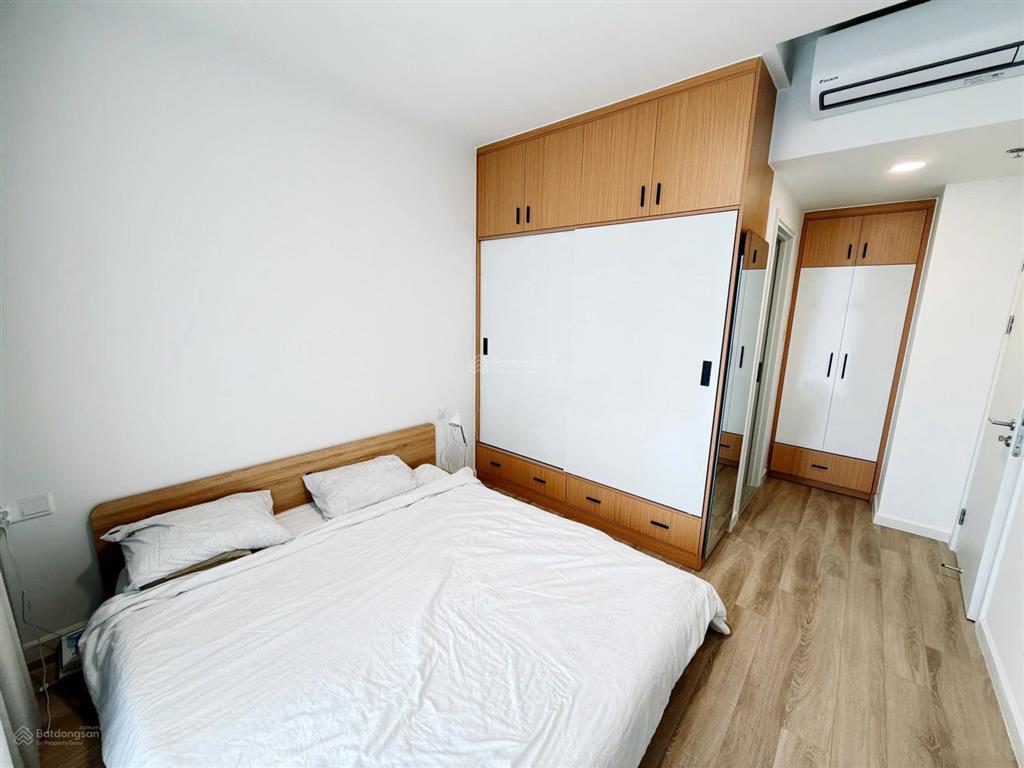 Chính chủ bán gấp 2 phòng ngủ 2wc 65m2 hỗ trợ vay ngân hàng, tầng trung view nội khu hồ bơi