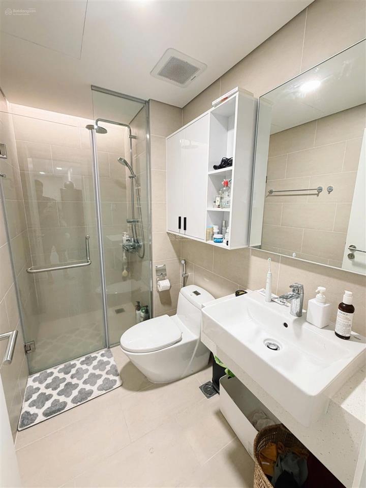 Chính chủ bán gấp 2 phòng ngủ 2wc 65m2 hỗ trợ vay ngân hàng, tầng trung view nội khu hồ bơi