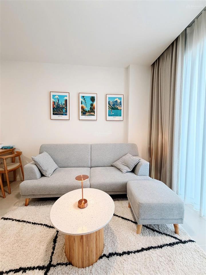 Chính chủ bán gấp 2 phòng ngủ 2wc 65m2 hỗ trợ vay ngân hàng, tầng trung view nội khu hồ bơi