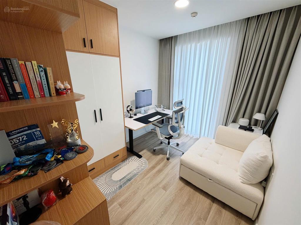 Chính chủ bán gấp 2 phòng ngủ 2wc 65m2 hỗ trợ vay ngân hàng, tầng trung view nội khu hồ bơi