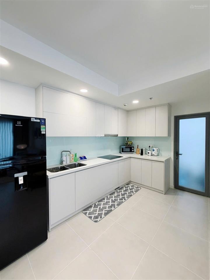 Chính chủ bán gấp 2 phòng ngủ 2wc 65m2 hỗ trợ vay ngân hàng, tầng trung view nội khu hồ bơi