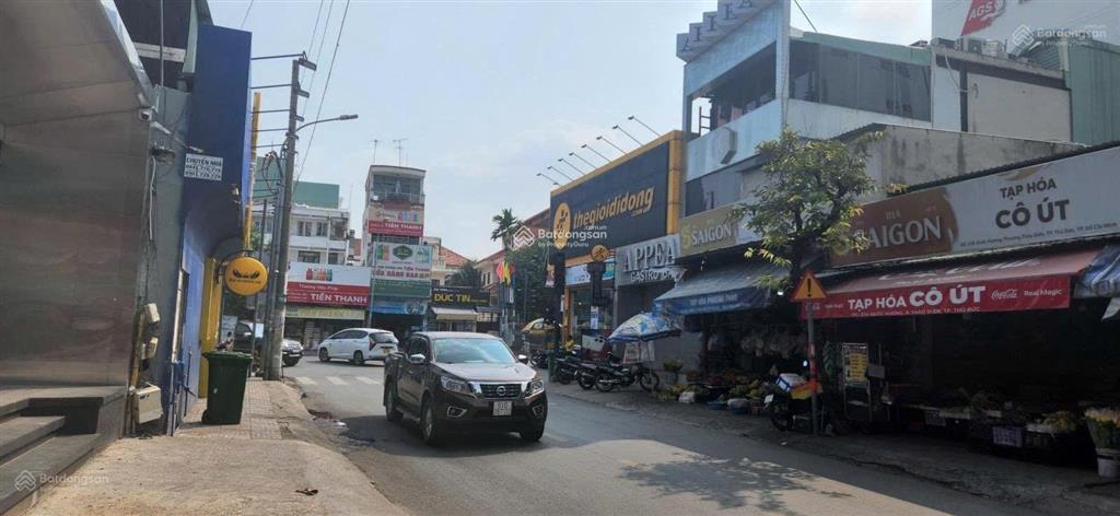 Bán lô đất mt quốc hương , đoạn giáp xuân thủy  10 x 36,5m, cn 365m2  giá rẻ chỉ 200 tr/m2.