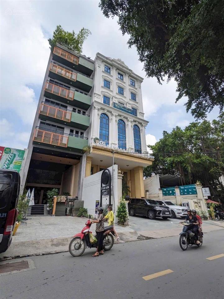 Bán lô đất mt quốc hương , đoạn giáp xuân thủy  10 x 36,5m, cn 365m2  giá rẻ chỉ 200 tr/m2.