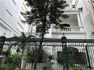 Biệt thự giảng võ, 140m2, 4 tầng, mặt tiền 11m, 65 tỷ