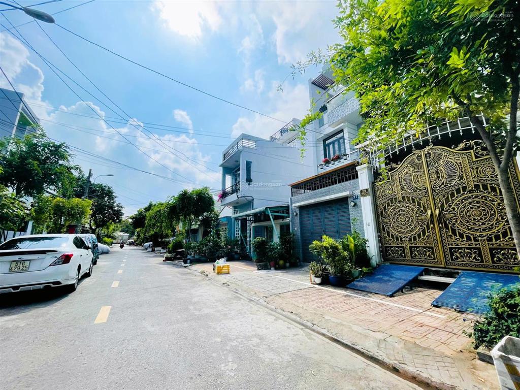 Bán đất mt tặng nhà cấp 4 lề đường 14m  gần global city  dt 87.2m2, sd 104 m2  giá 8tỷ7