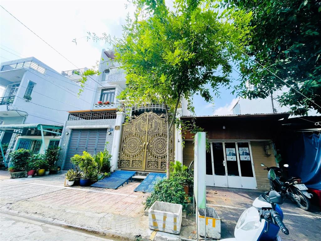 Bán đất mt tặng nhà cấp 4 lề đường 14m  gần global city  dt 87.2m2, sd 104 m2  giá 8tỷ7