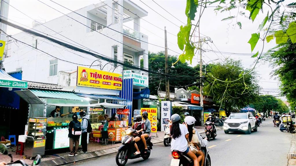 Bán đất mt tặng nhà cấp 4 lề đường 14m  gần global city  dt 87.2m2, sd 104 m2  giá 8tỷ7