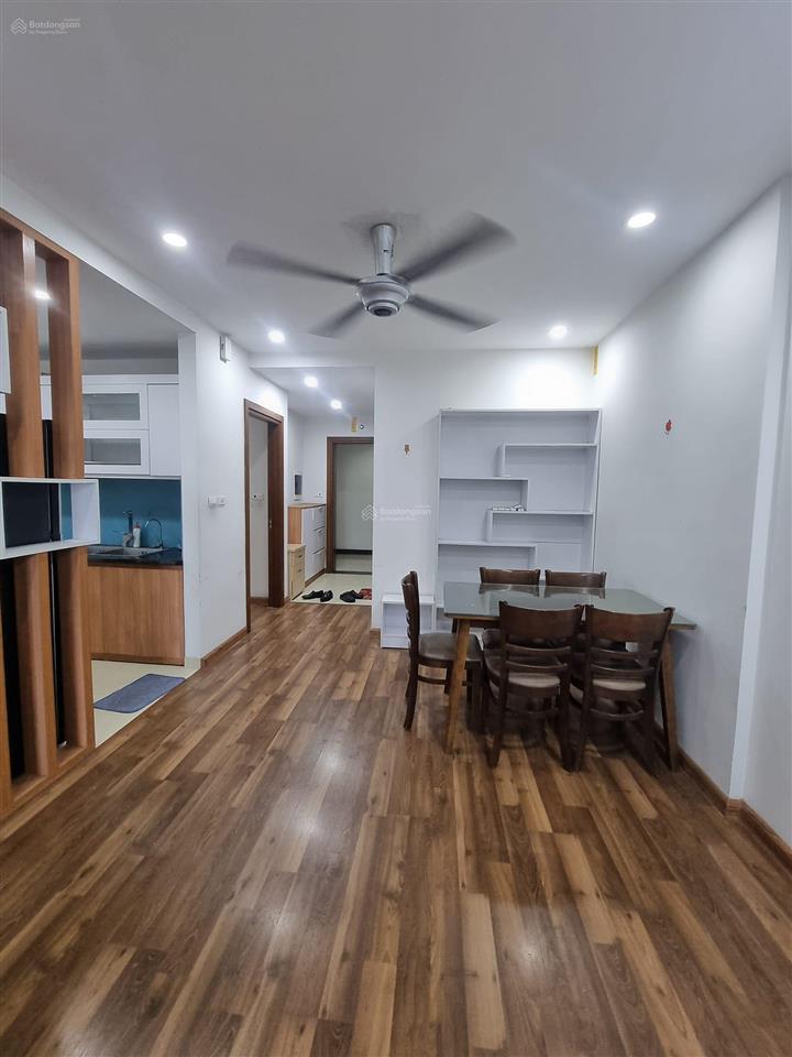 Chính chủ cần bán gấp căn 2 ngủ tòa r2 goldmark, ban công đông nam, tặng full đồ, giá 5,5 tỷ