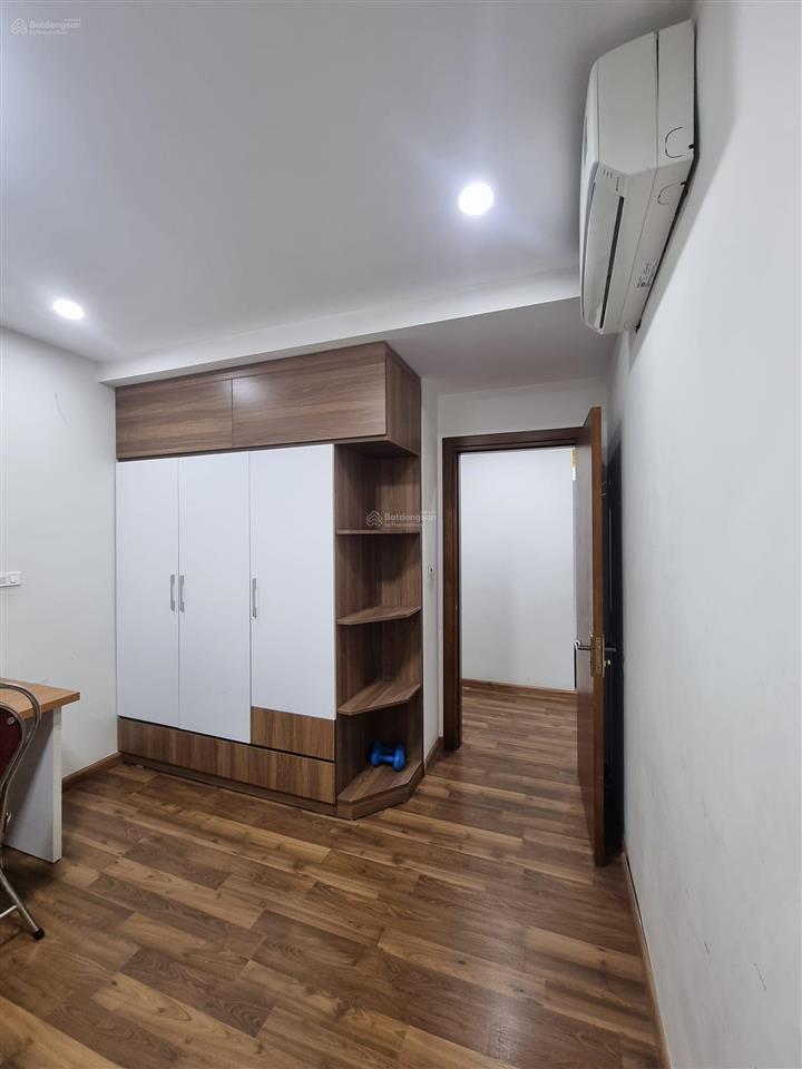 Chính chủ cần bán gấp căn 2 ngủ tòa r2 goldmark, ban công đông nam, tặng full đồ, giá 5,5 tỷ